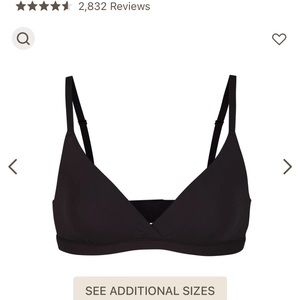 SKIMS Crossover Bralette in Black (Onyx) Size Medium